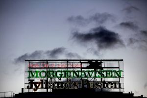 Bestyrelsen for Jyllands-Postens Fond bad Jørgen Ejbøl om at bryde aftalen med Politiken-Fonden, lyder det. Reaktionen kom bag på os, siger tidligere bestyrelsesformand.  