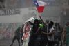 En stigning på metrobilletter på 3 pct. satte gang i protester i en af Sydamerikas rigeste og mest stabile lande, Chile. Foto: Ivan Alvarado/Reuters
