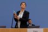 Allerede mandag meddelte Frauke Petry, at hun ikke havde tænkt sig at sidde med AfD's parlamentariske gruppe i Forbundsdagen. Foto: Markus Schreiber/AP