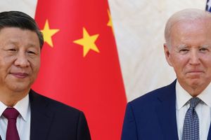 USA's præsident Joe Biden og Kinas præsident Xi Jinping diskuterede bl.a. handelskrig, krigen i Ukraine og et-Kina-politikken, da de to ledere mandag holdt møde.