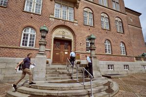 Justitsministeren henviser til, at han ved de kommende forhandlinger om en ny flerårsaftale for domstolene vil sikre, at de tilføres flere penge.