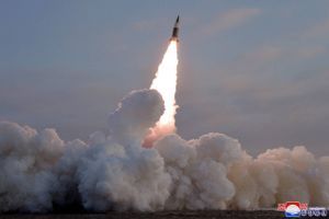 Nordkorea menes at have gennemført endnu to raketaffyringer tirsdag. 