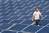 Støtten til solcelleanlæg på marker bliver beskåret, mens støtte til anlæg på bl.a. hustage, her Topdanmark i Ballerup ved København, bliver afregnet som hidtil. Foto: Jacob Ehrbahn
