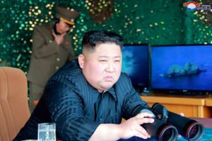 Den nordkoreanske leder Kim Jong-un var selv til stede, da de nordkoreanske missiler blev testet. Foto: AFP