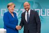 Angela Merkel og Martin Schulz mødtes søndag i den eneste tv-debat mellem dem inden valget om tre uger. Foto: Herby Sachs/WDR/Herby Sachs via AP