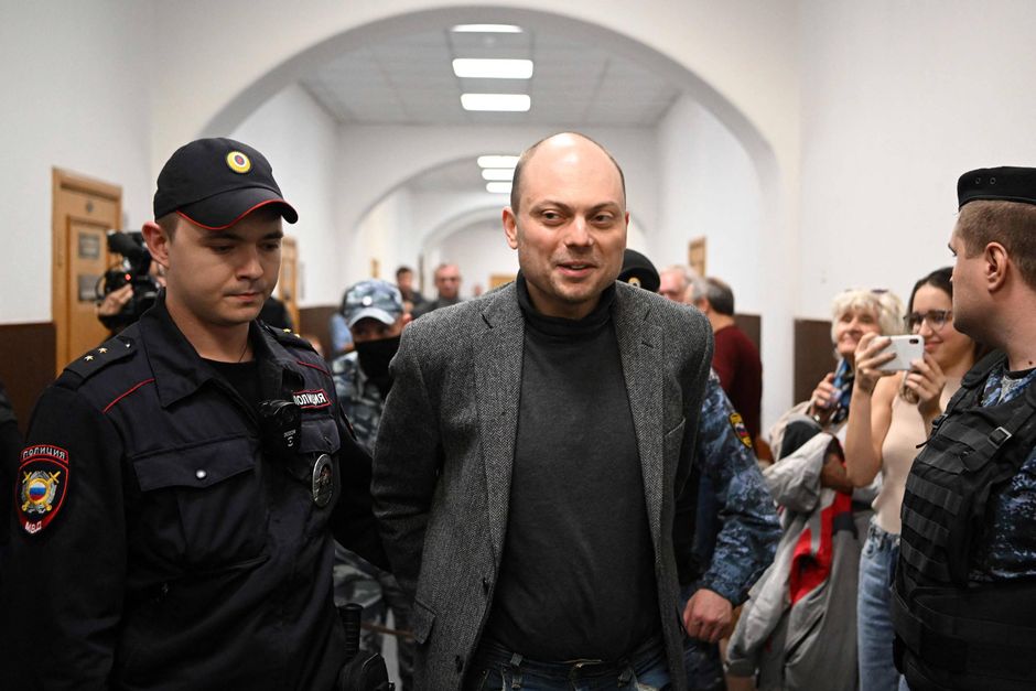 Vladimir Kara-Murza er anklaget for landsforræderi for kritiske udtalelser om krigen i Ukraine.