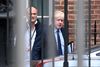 Boris Johnson og Dominic Cummings er kendt for at kunne høre, hvad folk ønsker og taler om, inden alle andre kan. Nu virker det, som om de totalt har fejlkalkuleret situationen med rådgiverens rejse under corona-nedlukningen. Foto: Daniel Leval-Oleas/AFP