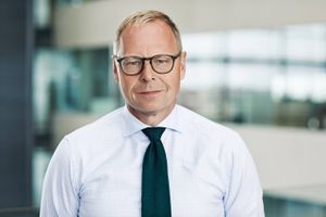 Nykredit og AP Pension har tjent hhv. 350 og 500 mio. kr. på at eje aktier i Vestjysk Bank siden 2017, viser Finans' beregninger.