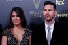 Lionel Messi og Antonella Roccuzzo ved prisuddelingen mandag aften. Foto: Christian Hartmann/Reuters