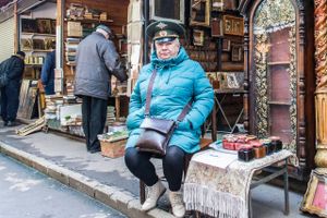Minder fra det gamle Sovjetunionen er til salg på Vernissage-markedet i Moskva. Foto: Anne Hollande/Hans Lucas