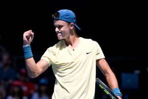 Endnu en kamp, endnu en sejr i tre sæt, og nu skal teenageren møde en stærk russer i Australian Open.