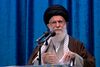 - Flystyrtet var en tragisk ulykke. Det brændte gennem vores hjerter. Men nogen har prøvet at fremstille det på en måde, så vi vil glemme det store martyrium og offer, siger Khamenei med henvisning til Soleimani. Foto: AFP Photo/Handout/Iran Press