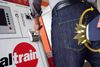 Når dit kreditkort eller pas ligger i den sølvforede lomme på Betabrands jeans, så kan hackere ikke stjæle dine oplysninger. Foto: Betabrand