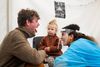 Borgerne i hovedstadsområdet skal testes meget mere i fremtiden for at bremse coronasmitten. Her er det Torben Hasling Riemer, der sammen med datteren, Karla Hasling Riemer, er til test i Fælledparken. Foto: Gregers Tycho
