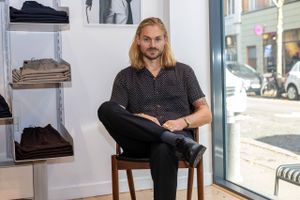 Herrebutikken S.T. Valentin, som den 38-årige Nikolaj Valentin står bag, kan fejre 15 års jubilæum efter turbulente år med finanskrise, corona og inflation.