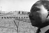 Martin Luther King ved Berlin-muren ved Potsdamer Platz i Vestberlin i september 1964. Arkivfoto: AP