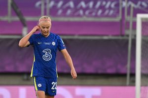 Det blev aldrig spændende, da FC Barcelona bankede Pernille Harder og Chelsea i Champions League-finalen.