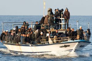 Med en ny strategi vil den højreorienterede regering i Italien forsøge at begrænse migrantstrømmen til landet. 