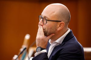 Det er i strid med reglerne, hvis ministre bruger deres ministerkort til private indkøb, siger professor.