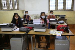 Undervisning med skrivemaskiner Anno 2021 på Maharani College for Women i Indiens IT-hovedstad Bengaluru. Foto: AP/Aijaz Rahi
