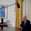 Joe Biden gør sig klar til at tale til nationen og forklare, hvorfor han har trukket sig som kandidat til yderligere fire år som USA's præsident. Foto: Evan Vucci/Reuters