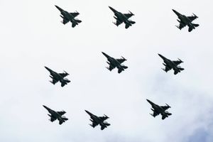 Politisk flertal udskyder udfasning af F-16-fly i lyset af krigen i Ukraine. Prisen er en milliard kroner.