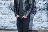 Ifølge stylist Nanna Lynge Larsen kan de danske mænd sagtens indføre David Beckhams rå look i deres egen garderobe. Læderjakken er fra det engelske mærke Belstaff. Foto: John Minchillo/AP