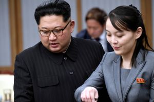 Den nordkoreanske leder, Kim Jong-un, sammen med sin søster Kim Yo-jong. Foto: Pool/Ritzau Scanpix