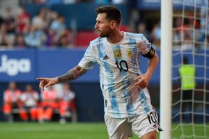 Lionel Messi blev den kun tredje spiller i Argentinas landsholdshistorie til at score fem mål i en landskamp.