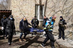 En militærekspert er ikke overrasket over fortællinger om russiske overgreb på soldater og civile i Ukraine. Det hænger angiveligt sammen med en russisk hær i elendig forfatning.