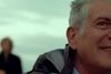 Værten Bourdain indleder programmet med at beskrive Danmark som et sikkert, rent og ordentligt land uden de store sociale problemer og med den lykkeligste befolkning i verden. Et sted amerikaneren tilsyneladende føler sig fremmed for.