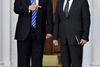 Den pensionerede general James "Mad Dog" Mattis (th.), der bliver ny forsvarsminister, er bredt respekteret i forsvaret og er uenig med Trump i spørgsmålet om Vladimir Putin og Rusland. Foto: AP