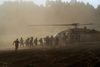 Den israelske hær evakuerede flere sårede i det nordlige Israel torsdag efter et angreb med et panserværnsmissil fra Libanon. Foto: Ayal Margolin/Reuters