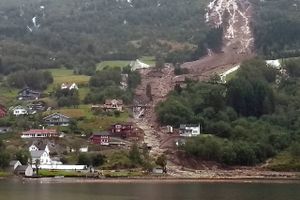 Jordskred ved på E39 ved Jølster i Norge. Foto: Hallstein Dvergsdal/Firda Tidend - Ritzau scanpix