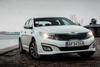 Kia Optima er e stor bil på 4,85 meter. Xenonforlygter er standard i Advance-modellen. Fotos: Anders Berner