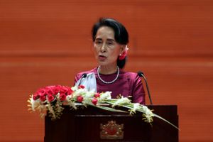 I sin tv-transmitterede tale tirsdag sagde Aung San Suu Kyi, at hun er dybt bekymret for alle borgere, der lider under konflikten i Rakhine-provinsen. Foto: Aung Shine Oo/AP