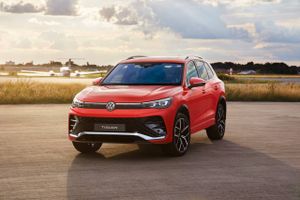 VW klar med alle oplysninger om den nye VW Tiguan, der kommer til næste år og vil kunne fås som plug-in-hybrid med en elektrisk rækkevidde på op til 100 km. 