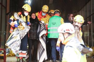 To tog er onsdag kollideret på station nær Barcelona i Catalonien. Mange passagerer blev væltet i fyldt tog.