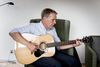 Musik betyder meget for den socialdemokratiske borgmester i Favrskov Kommune, Nils Borring. Men det gør løb nu også. Foto: Tanja Carstens Lund
