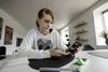 32-årige Ditte Marie Birch er ligesom 20-30 pct. af alle voksne danskere multisyg. Hun skal som diabetespatient hele tiden holde øje med sit blodsukker, men hun lider også af bl.a. kronisk tarmbetændelse, spiseforstyrrelser og har fået konstateret celleforandringer. Foto: René Schytze.