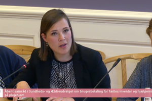 Astrid Krag (S) undrer sig over, at det ikke var ældreministeren, der skulle svare på spørgsmål om øget brugerbetaling på landets plejehjem.