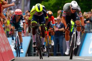 Magnus Cort blev nummer fire, da Mathieu van der Poel vandt 1. etape af dette års Giro d'Italia.
