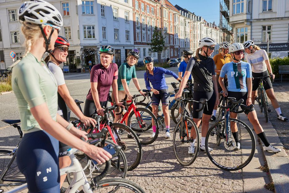 Hvorfor står der 31 kvinder klar tonse afsted på cykel?