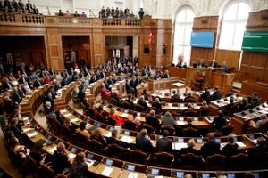 En ekspert undsiger regeringens plan om at retsforfølge danske fremmedkrigere internationalt, men har et andet forslag.
