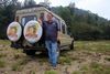 Danske Jens Sylvestersen organiserer turistture i Tanzania gennem sit firma, Safari Jens. Den 48-årige danskers kone er fra Tanzania, og de valgte for seks år siden at flytte til det østafrikanske land permanent. Foto: Jens Sylvestersen