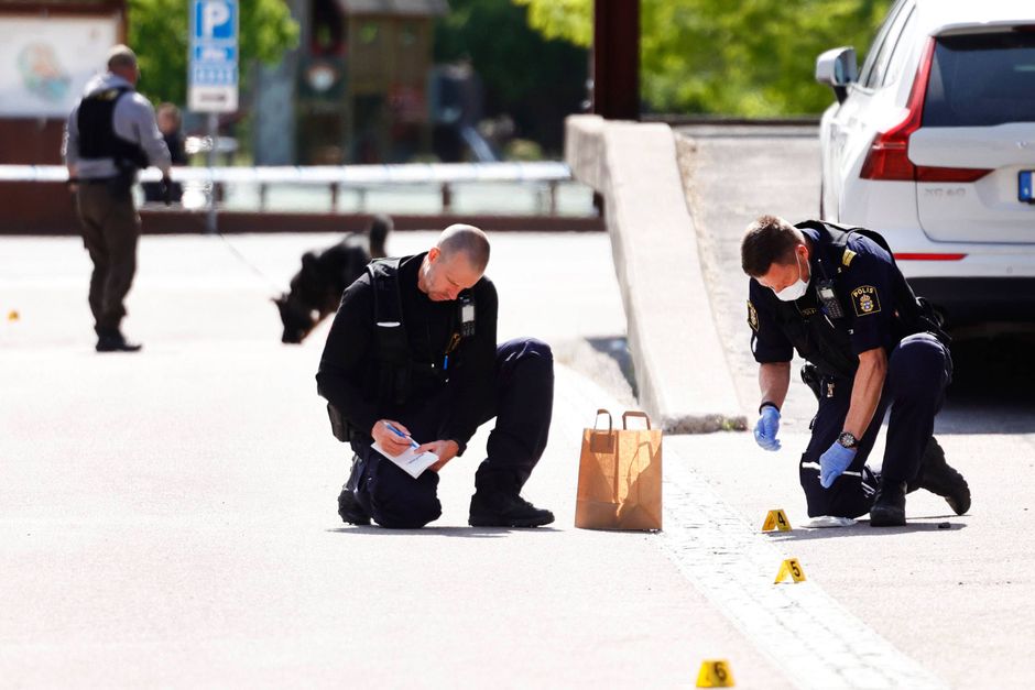 Svensk politi efterforsker stikkeri i Eskilstuna som drabsforsøg. To er anholdt, og flere kan blive det.