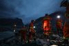 Redningsarbejdere leder efter overlevende i resterne af landsbyen Xinmo i Sichuan-provinsen. Foto: Jiang Hongjing