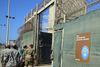 Guantanamo huser i dag 61 fanger. Står det til Donald Trump skal det tal være meget højere. Demokraterne vil lukke lejren. Foto: Ben Fox/AP