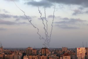 Egyptens forslag til våbenhvile kom på banen, efter Israel først på ugen dræbte tre ledende militsfolk i Gaza.