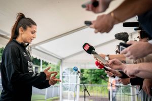 Fodboldspilleren Nadia Nadim udtaler sig for første gang om sin omdiskuterede rolle som ambassadør for herrernes VM i Qatar.